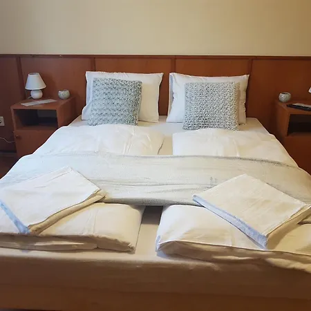 Bed & Breakfast Ket Vandor Fogado