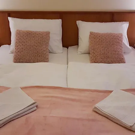 Bed & Breakfast Ket Vandor Fogado 3*